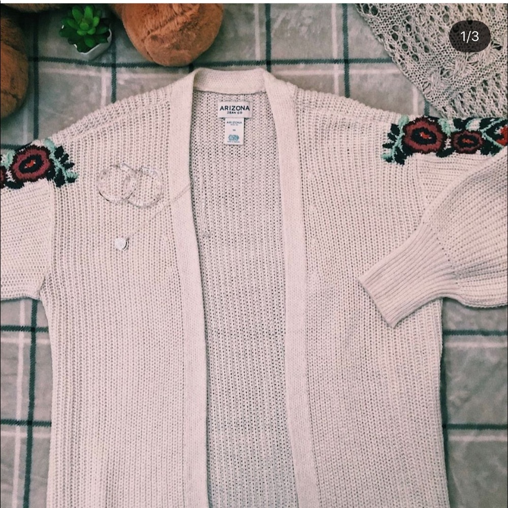 Arizona Co. cardigan with embroidery